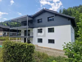 Gulv Leilighet  til leie i Schärlig, Sveits
