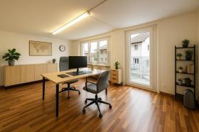 Bürohaus zu vermieten in Giffers, Schweiz