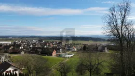 građevinsko zemljište za prodaju u Oberbipp, Švicarska