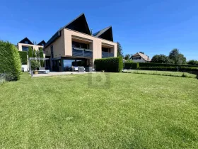 Villa kiadó a  oldalon. Arzier-Le Muids, Svájc