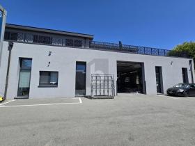 Store for rent in Penthaz, Switzerland