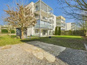 Apartamento en planta baja en venta en Stetten, Suiza