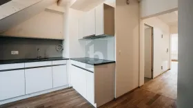 Tetőtéri lakás kiadó a  oldalon. Basel, Svájc