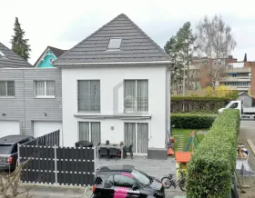 Önálló ház eladó a  oldalon. Erlen, Svájc
