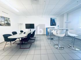 Espacio de oficina en alquiler en Suhr, Suiza