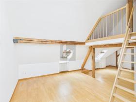 Dachgeschosswohnung zu vermieten in Zürich, Schweiz