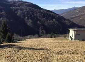 Építési telek eladó a oldalon. Certara, Svájc Építési telek eladó a oldalon. Certara, Svájc