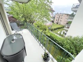 Lapos eladó a  oldalon. Lausanne, Svájc