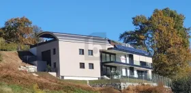 Lapos eladó a  oldalon. Cugnasco, Svájc