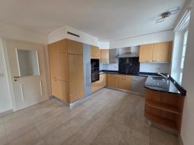 Többcsaládos Cordast Eladó Svájc