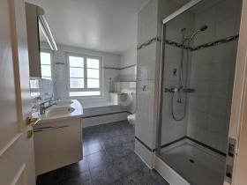 Többcsaládos Cordast Eladó Svájc