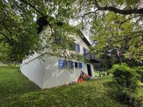 Maison de vacances en vente à Sobrio, Suisse Maison de vacances en vente à Sobrio, Suisse