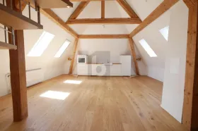 Dachgeschosswohnung zu vermieten in Aarberg, Schweiz