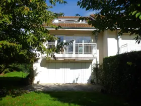 テラスハウス 賃貸 で タナイ, スイス