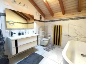 Rekkehus mellom Beringen  Sveits