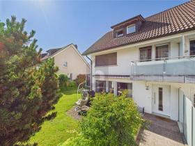 Kutu kuća u nizu  za prodaju u Wollerau, Švicarska Kutu kuća u nizu  za prodaju u Wollerau, Švicarska