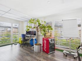 Espaço de escritório para alugar em Nänikon, Suíça Espaço de escritório para alugar em Nänikon, Suíça