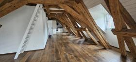 Apartamento sótão para alugar em Delémont, Suíça