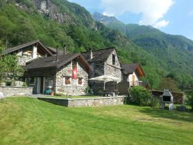 Maison de vacances en vente à Gerra (Verzasca), Suisse Maison de vacances en vente à Gerra (Verzasca), Suisse