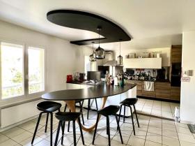 moradia geminada 
 Avusy Venda Suíça