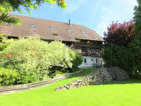 Dachgeschosswohnung zu vermieten in Kallnach, Schweiz