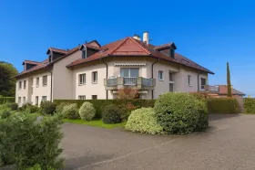 Penthouse kiadó a  oldalon. Bursinel, Svájc Penthouse kiadó a  oldalon. Bursinel, Svájc