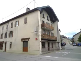 Lapos kiadó a  oldalon. Bière, Svájc Lapos kiadó a  oldalon. Bière, Svájc