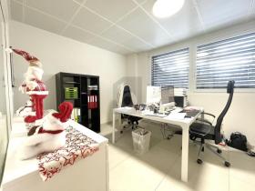 Irodahelyiségek Noville Kiadó Svájc