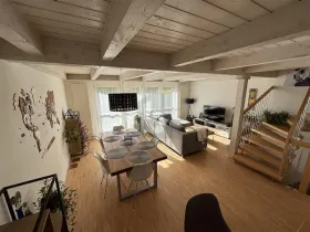 Sorház kiadó a  oldalon. Reinach, Svájc