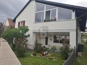 Дом на одну семью для продажи в Бонфол, Швейцария Дом на одну семью для продажи в Бонфол, Швейцария