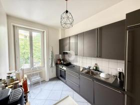 Lapos Lausanne Kiadó Svájc