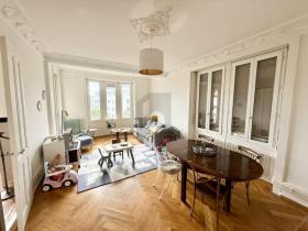 Lapos Lausanne Kiadó Svájc