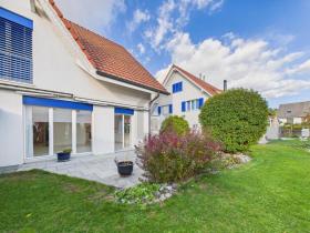 Halfvrijstaande woning te koop in Muhen, Zwitserland Halfvrijstaande woning te koop in Muhen, Zwitserland