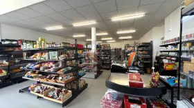 Shop kiadó a  oldalon. Prilly, Svájc Shop kiadó a  oldalon. Prilly, Svájc