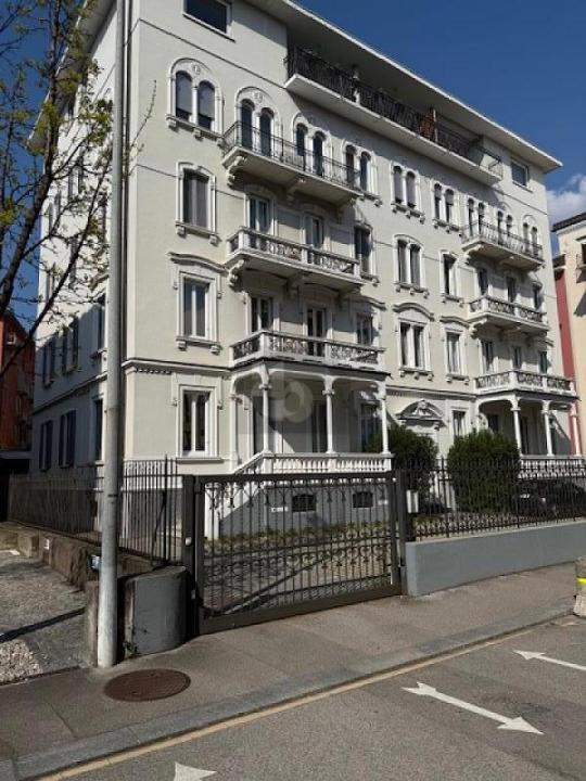 オフィスビル ルガーノ  スイス