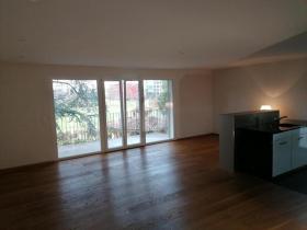 フラット ムッテンツ  スイス