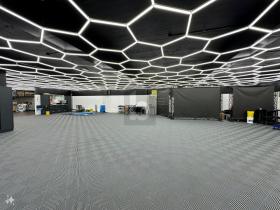 Irodaház kiadó a oldalon. Collombey, Svájc Irodaház kiadó a oldalon. Collombey, Svájc