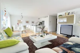 Kat Apartman za prodaju u Kolovoza, Švicarska