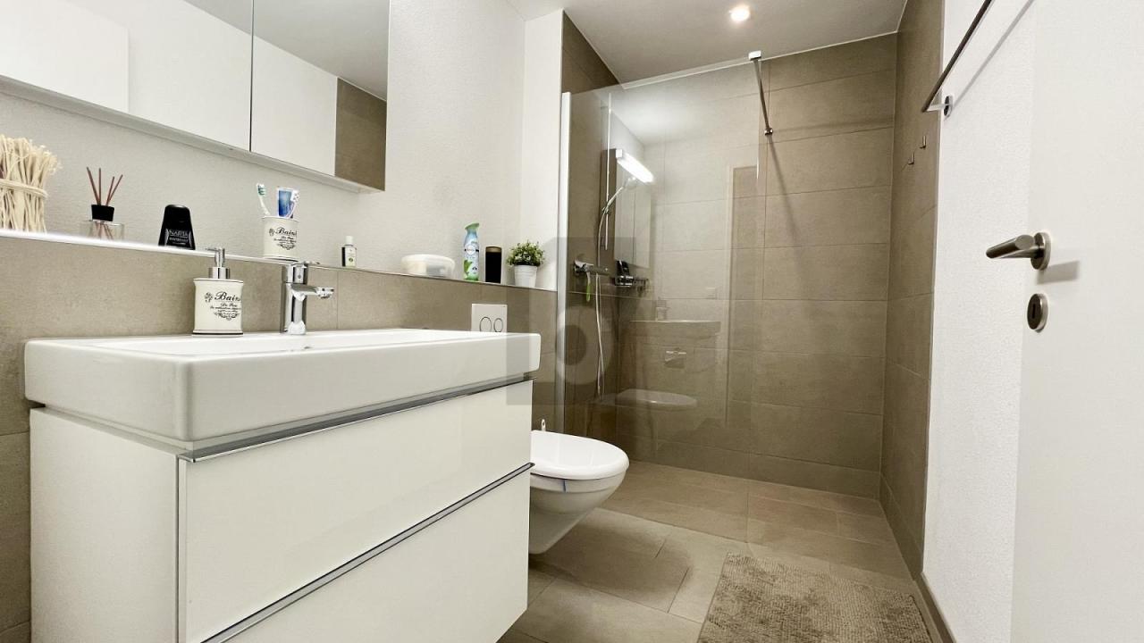 Kat Apartman Kolovoza Prodajem Švicarska