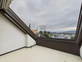 Tetőtéri lakás kiadó a  oldalon. Geroldswil, Svájc