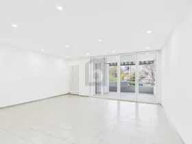 Lapos kiadó a  oldalon. Wettingen, Svájc