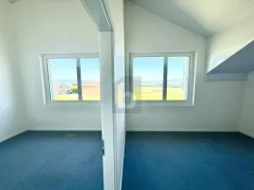 Bürohaus zu vermieten in Etagnières, Schweiz