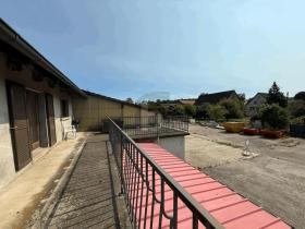 Χωρισμένη σε οικόπεδα, Πολυκατοικία Lugnez Προς πώληση Ελβετία