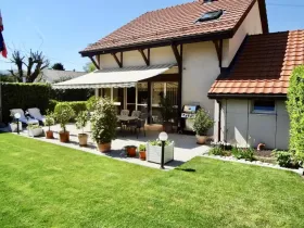 Двухквартирный дом для продажи в Фуунекс, Швейцария