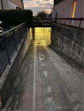 Parkoló eladó a  oldalon. Fontaines, Svájc