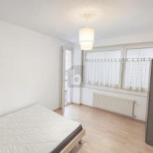 Lapos kiadó a  oldalon. Sierre, Svájc