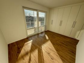 屋根裏部屋 イベルドン レ バン 賃貸 スイス