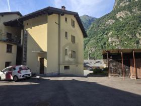 Two-family house For Sale in Giornico, Switzerland