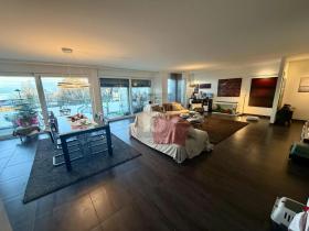 Floor Apartment For Sale in Saint-Prex, Switzerland