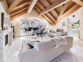 Apartamento sótão Para alugar em Rhäzüns, Suíça Apartamento sótão Para alugar em Rhäzüns, Suíça